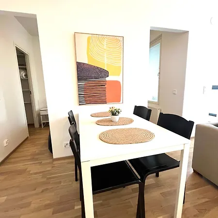 アパート New Cozy 2br Near Airport ヴァンター